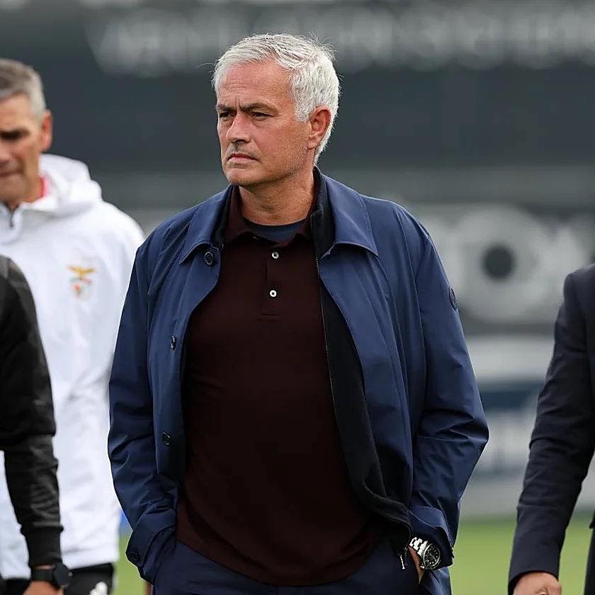 🚨 𝗡𝗘𝗪: Jose Mourinho wants a traditional number 9 signing at