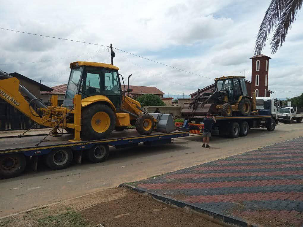 I am selling all types tlb second hand parts - Commercial Vehicles ...