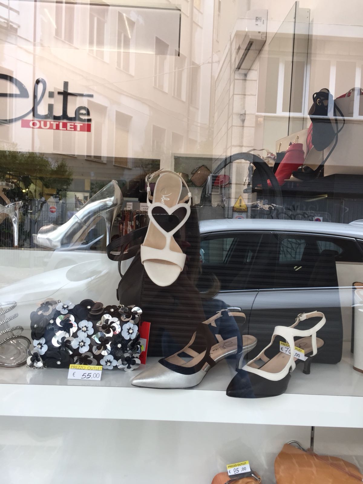 Elite Stores - Elite Outlet ti aspetta anche oggi in via...
