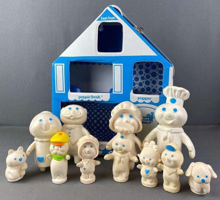 1970年代　2体セット　ポッピンフレッシュ　ドゥーボーイPillsbury 1974 Pillsbury Doughboy Poppie Fresh family playhouse set. It
