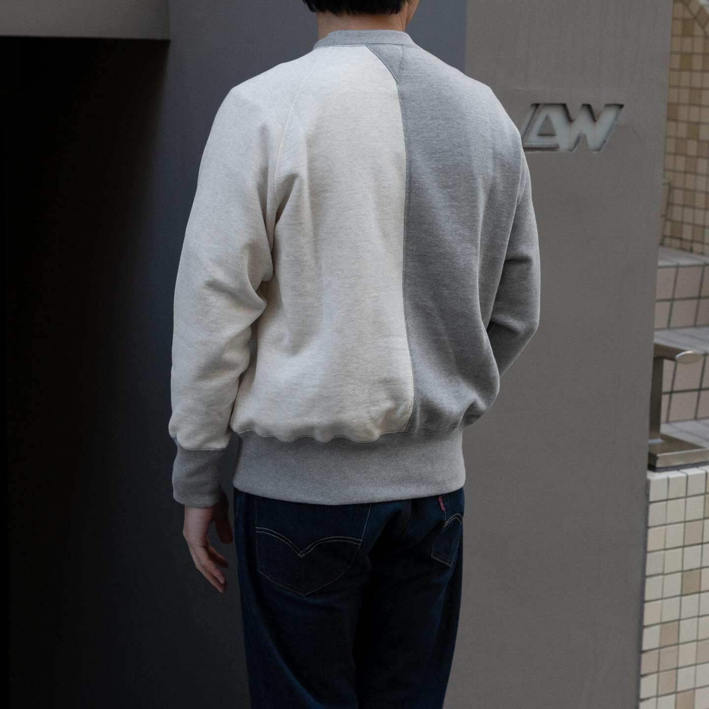 LW317 TWO FACE スウェット」 LWライト吊り裏毛を使用して製作した