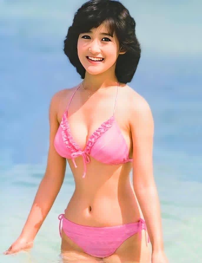 中森明菜 写真集『気になる視線 私をつかまえて』 1982年12月15日 発行