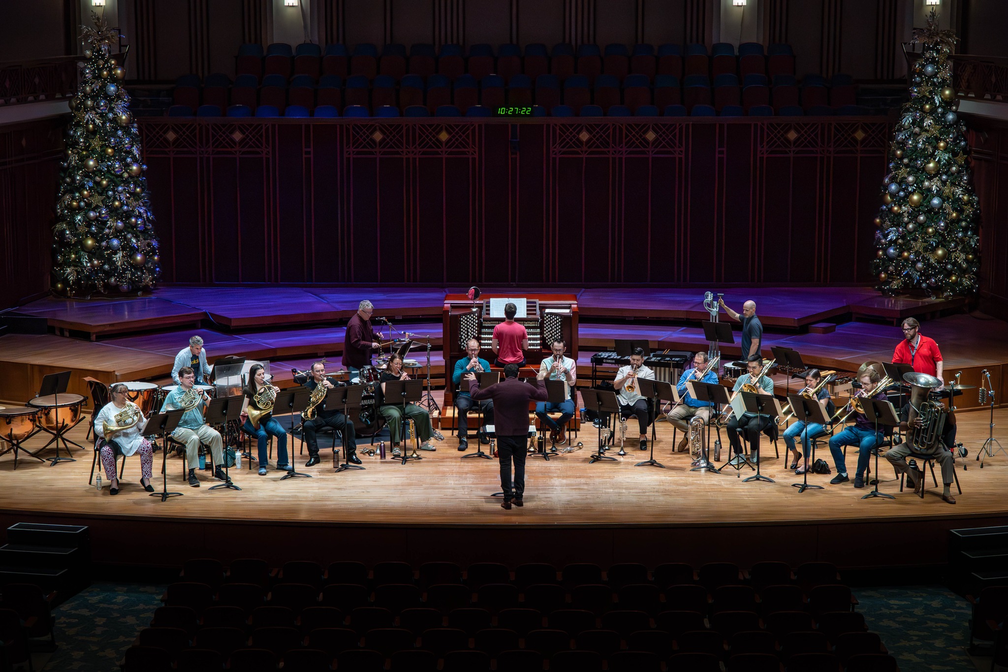 Jacksonville Symphony's 2024 holiday concert with Greg Zelek and