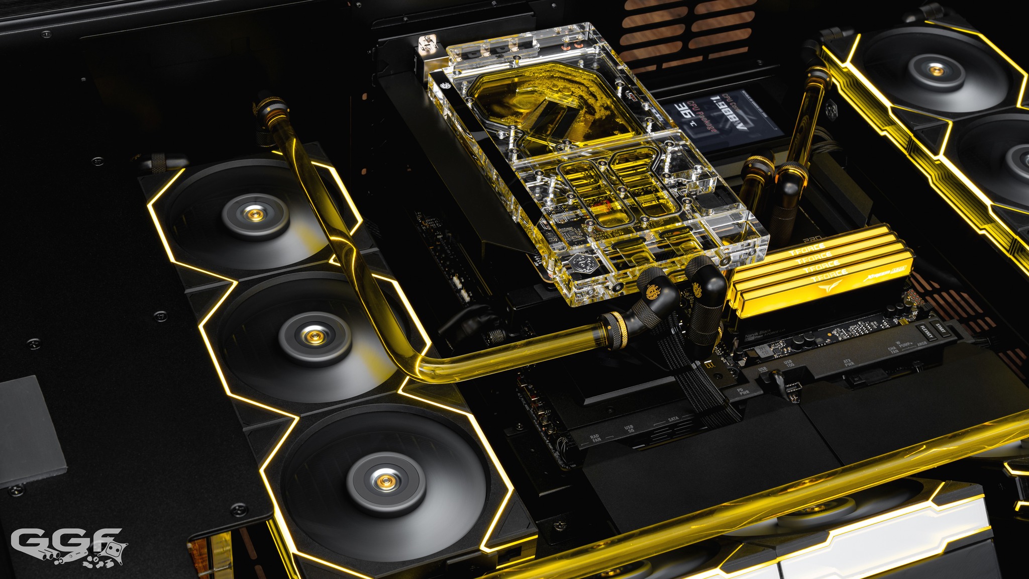Let's bring in the New Year with GGF's dual PC desk setup in the