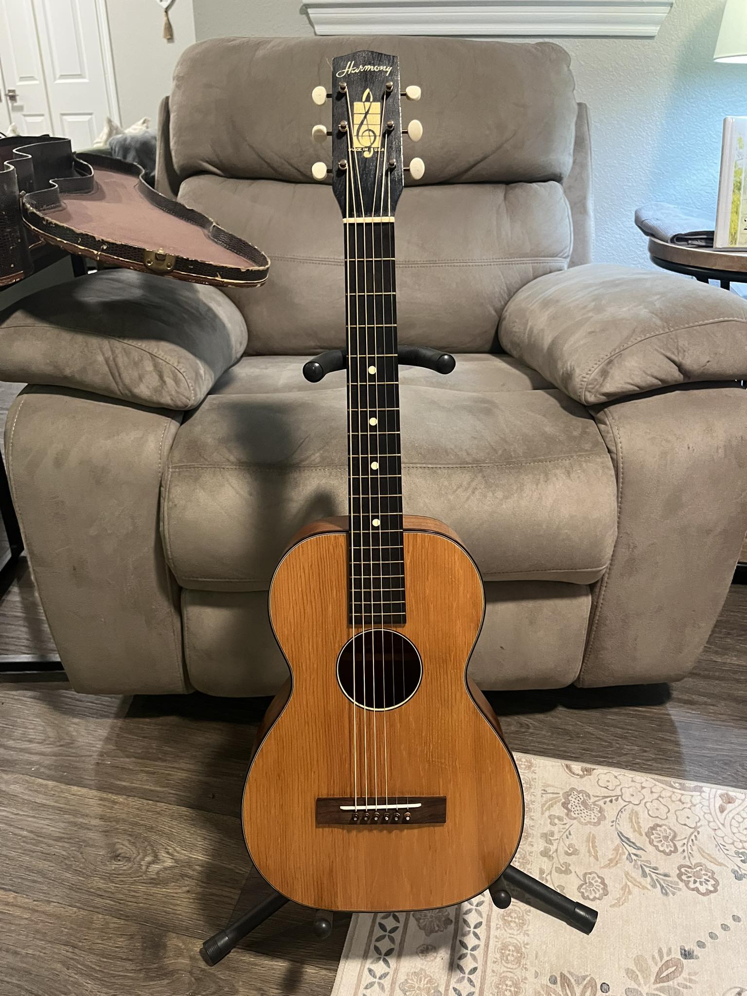 What year is my Barclay H-162 guitar?