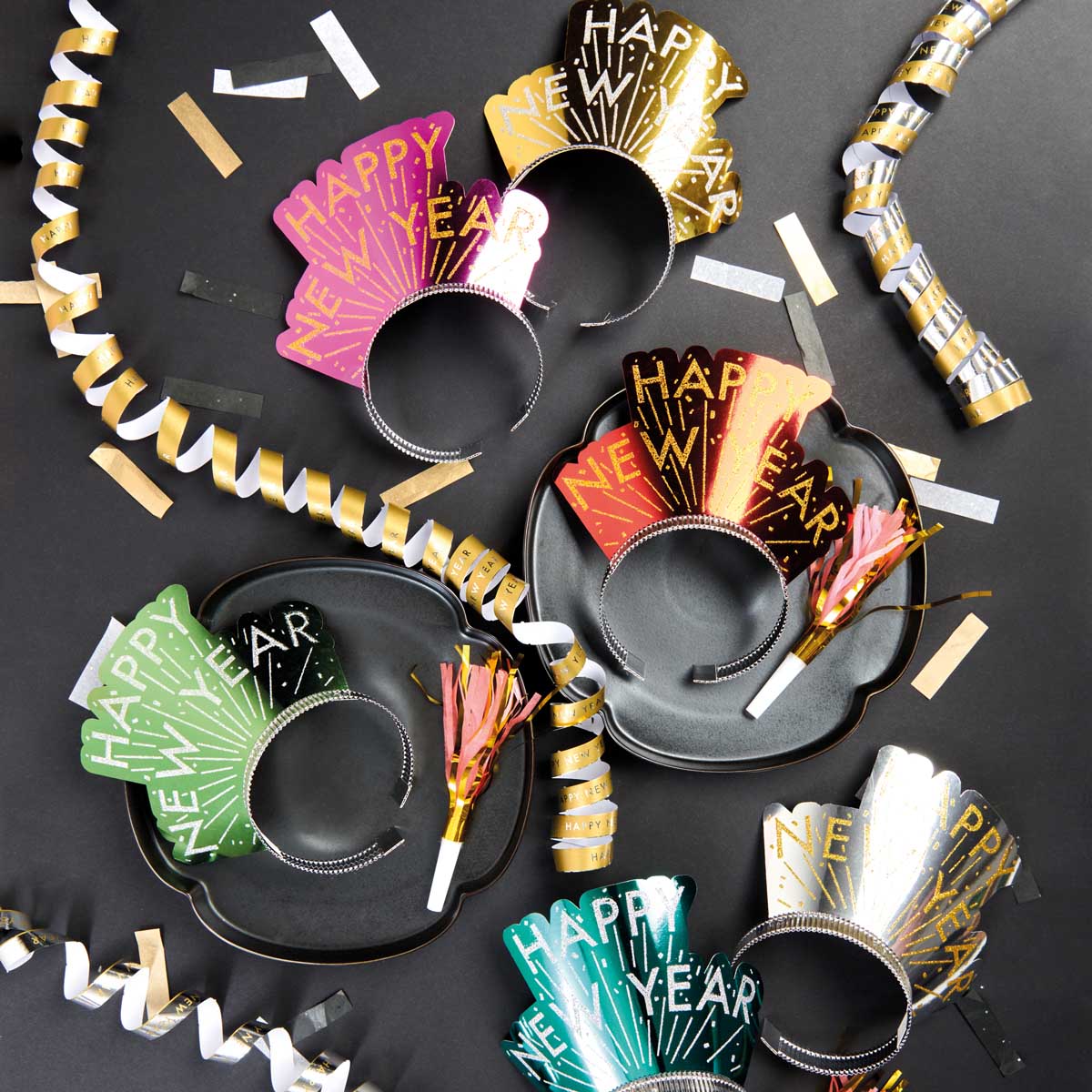 Tolle Partydeko für #Silvester und ausgefallene Party Accessoires findet ihr in unseren Filialen und bei uns im Online-Shop. 🥳 Stöbert durch unsere große Produktauswahl: www.idee-shop.com/anlaesse/silvester