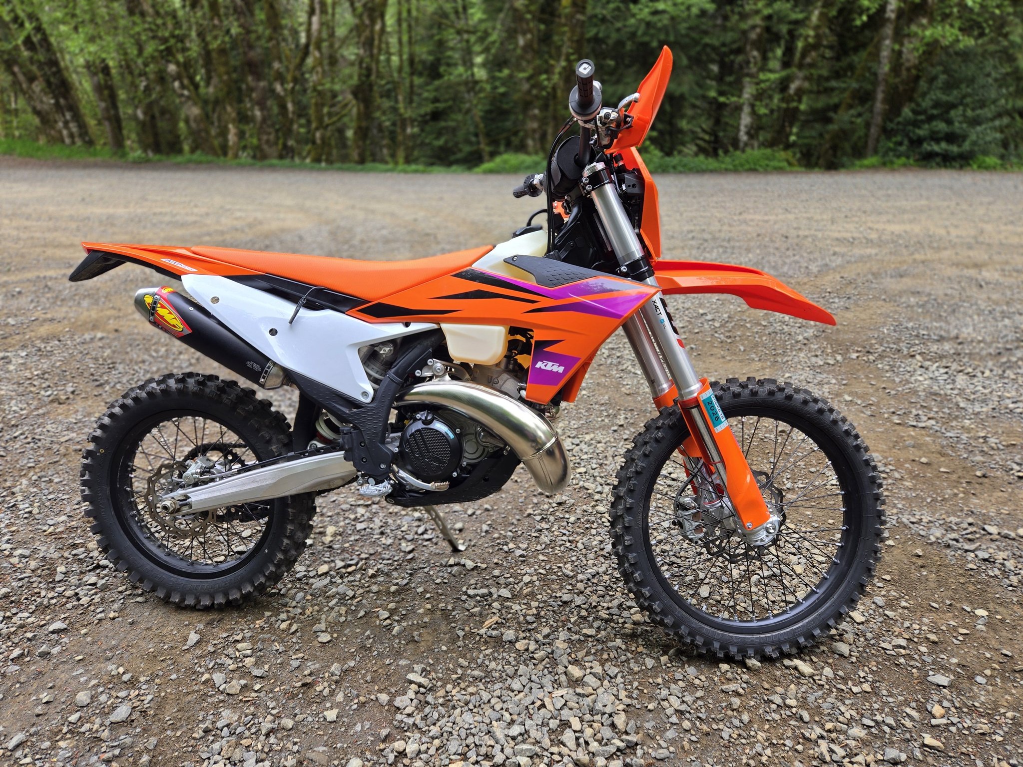 What causes idle issues on 2024 KTM 250 TBI EXC with mid