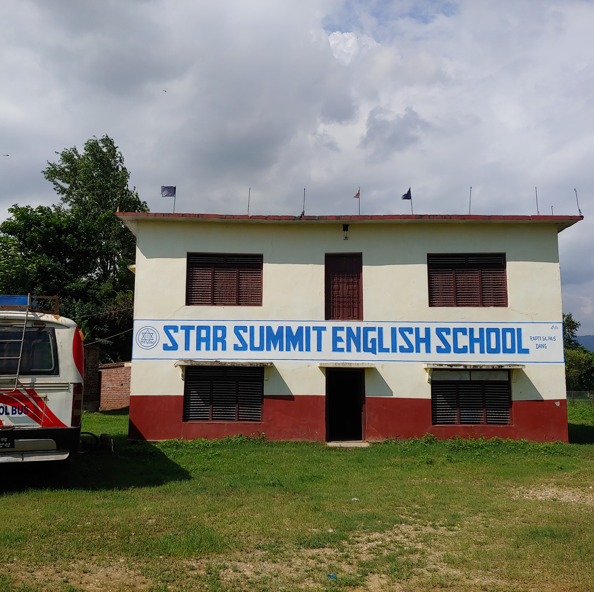 Star Summit English School
