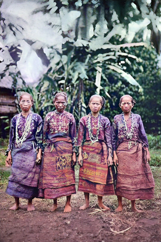 Herencia - 𝐀 𝐆𝐑𝐎𝐔𝐏 𝐎𝐅 𝐓𝐘𝐏𝐈𝐂𝐀𝐋 𝐌𝐀𝐍𝐎𝐁𝐎 𝐖𝐎𝐌𝐄𝐍, 𝐂𝐀.𝟏𝟗𝟎𝟎𝐬-𝟏𝟗𝟏𝟎𝐬 This image ...