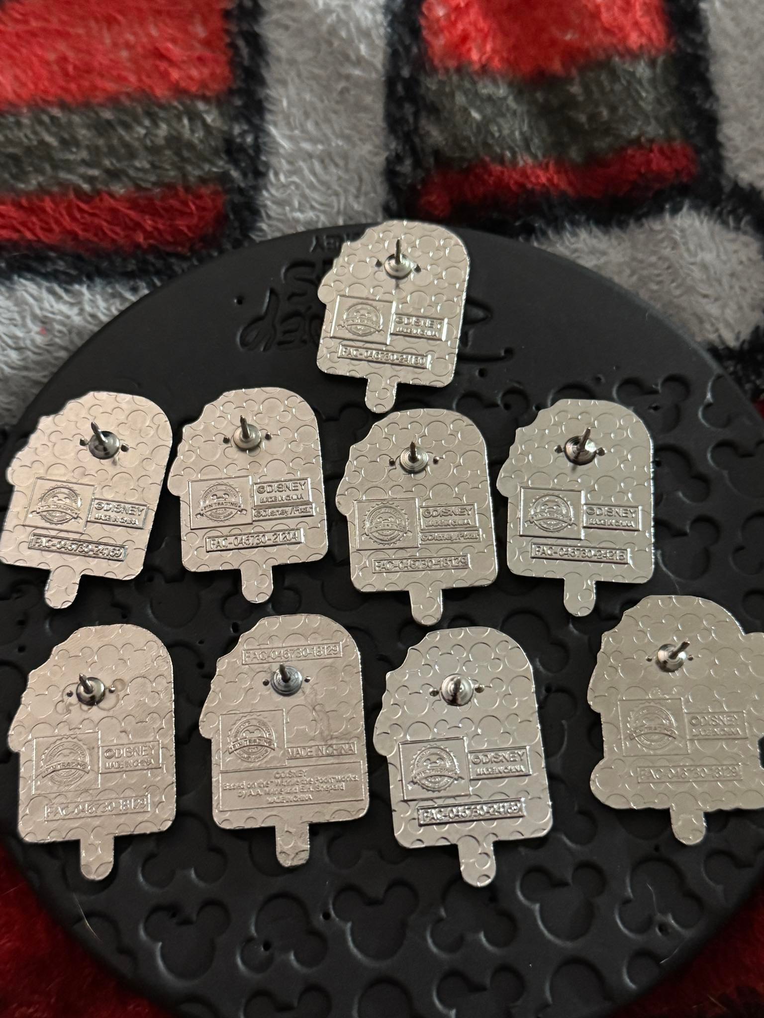I NEED HELPPP!! How do I tell if a mimco is fake. Are these fake?