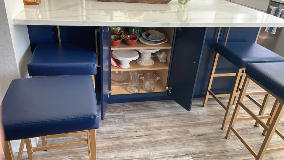 Knee Space under Kitchen Island: Maximize Comfort & Style