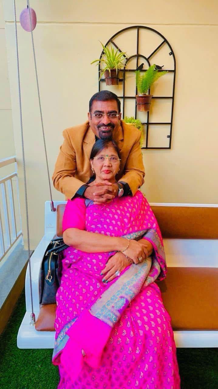 Sujal Shah - Happy Anniversary to my mom and dad 💐 ️💐. | Facebook