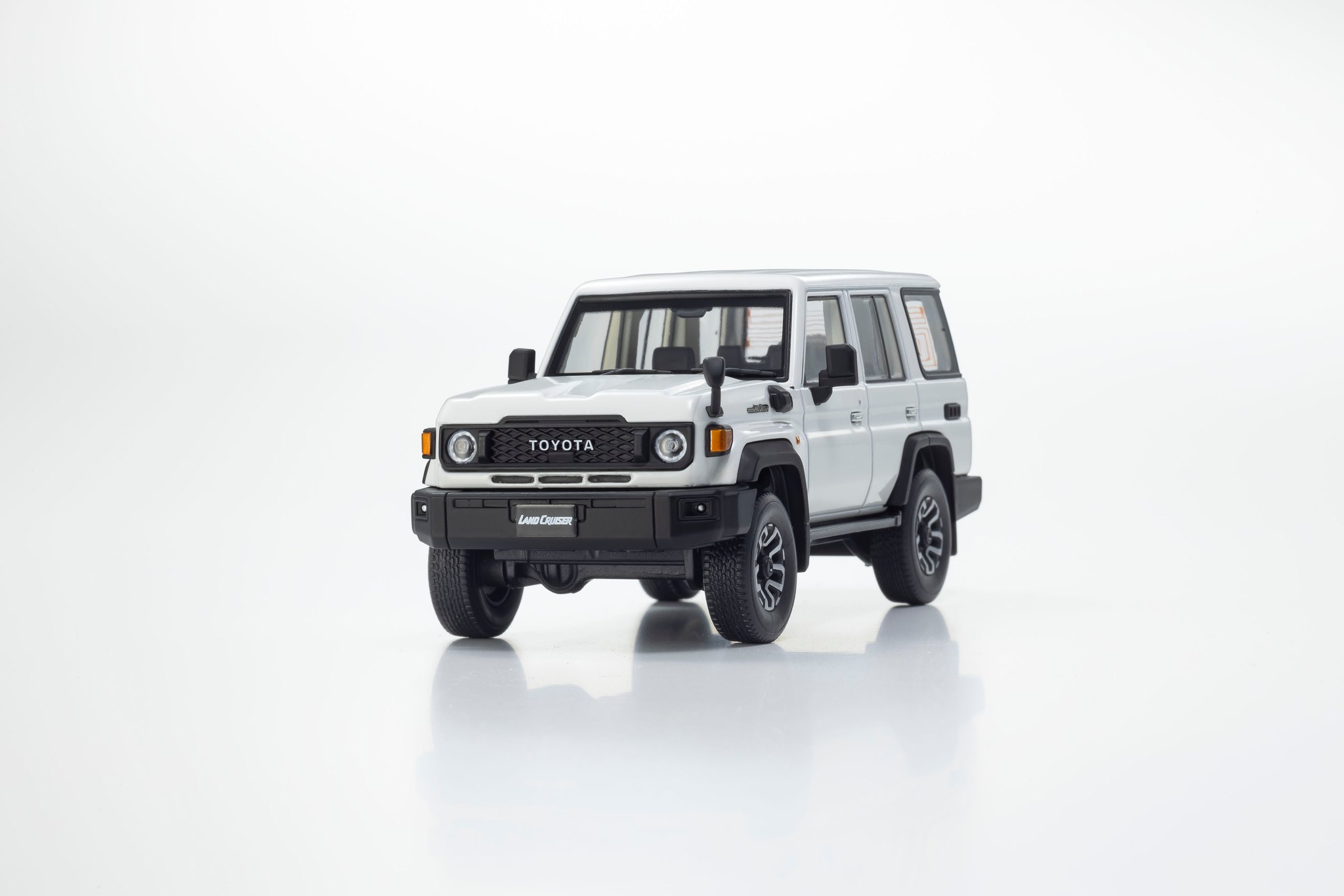 Pre-Order Now! 03928BE Toyota Land Cruiser 70 Beige 03928W Toyota