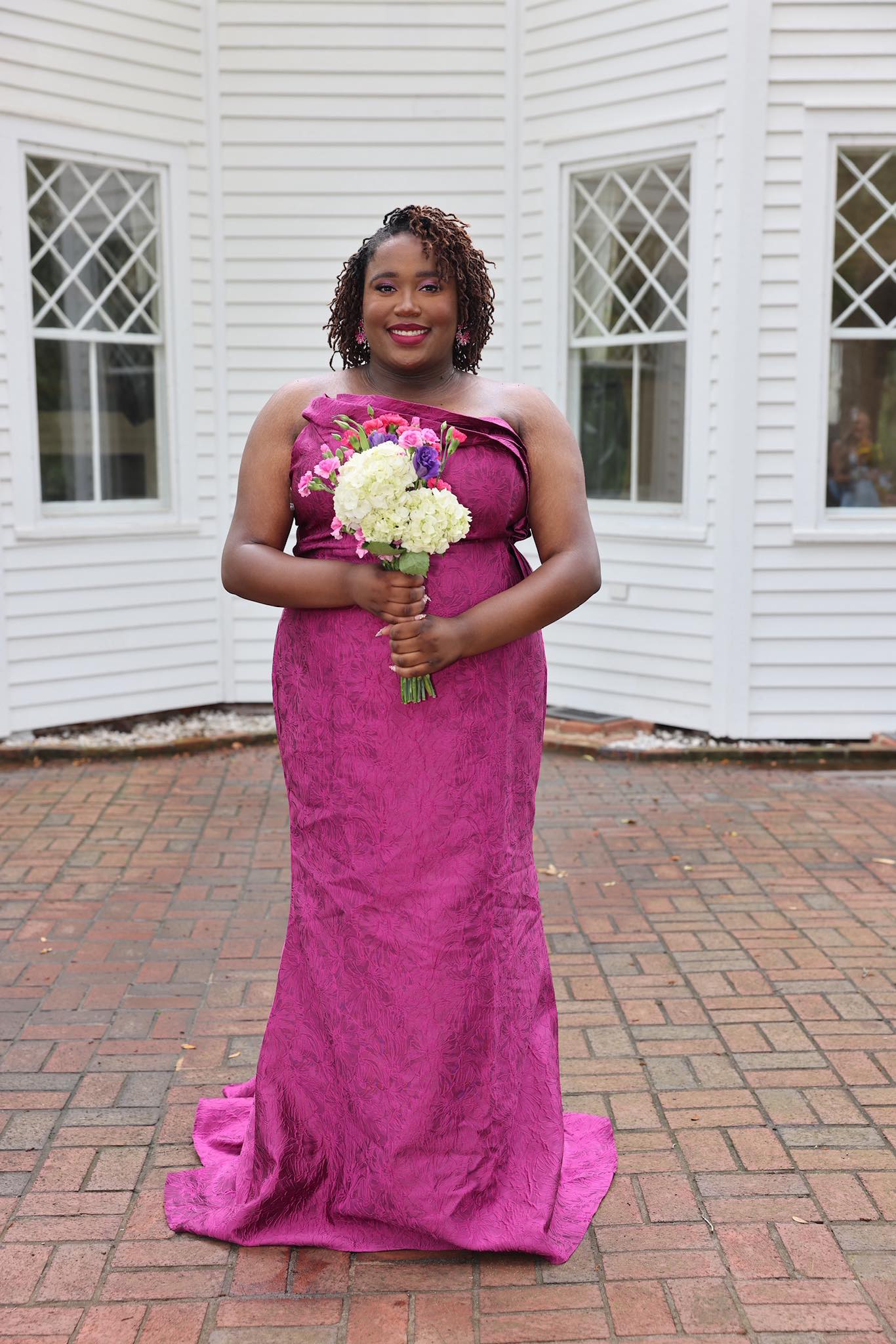 3x formal dress Selling this gorgeous plus size-friendly dress!✨ Beautiful magenta color with a flattering fit that's comfortable and elegant 💕 Perfect for prom, weddings, galas, bridesmaid events, or any s Pink