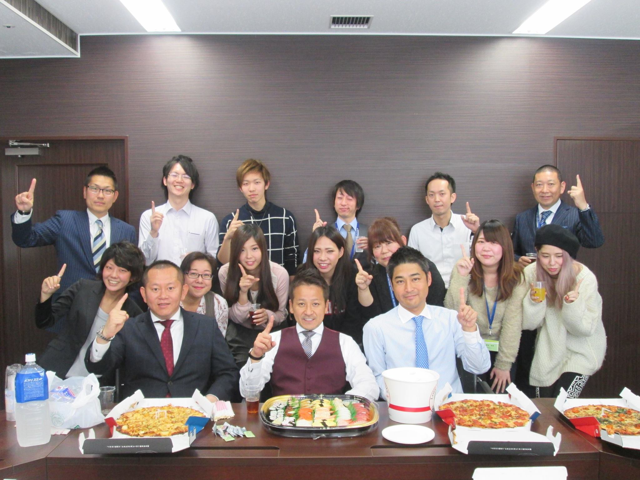 株式会社グローバルキャスト 本日 当社保険営業部が目標を達成したので お祝いをいたしました Facebook