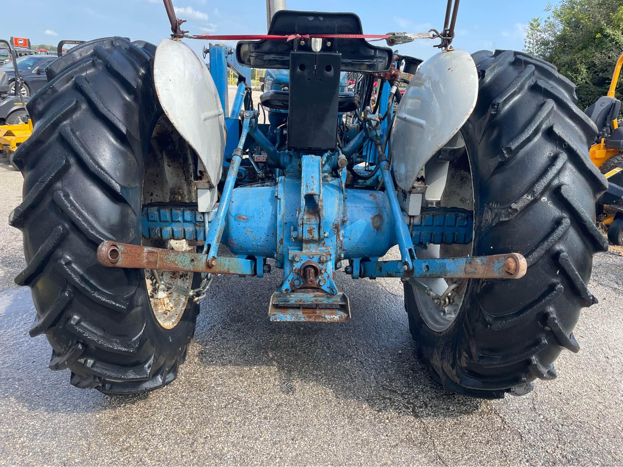 1970-model-ford-4000-diesel-tractor-with-front-end-loader-and-bucket