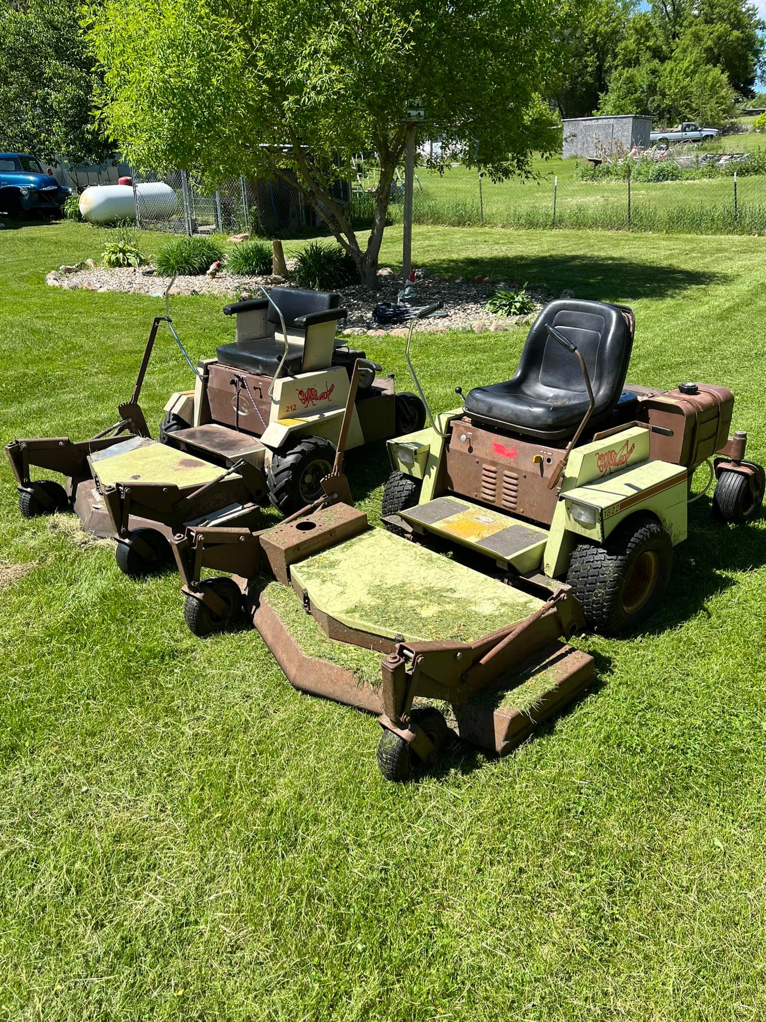 grass Vintage 1984 Grasshopper frontmount mower model 1822