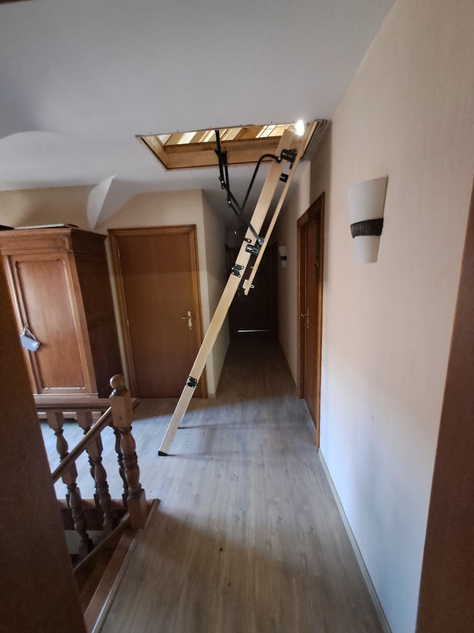 Gura Projects - Zolder renovatie . *afbreken oud planken...