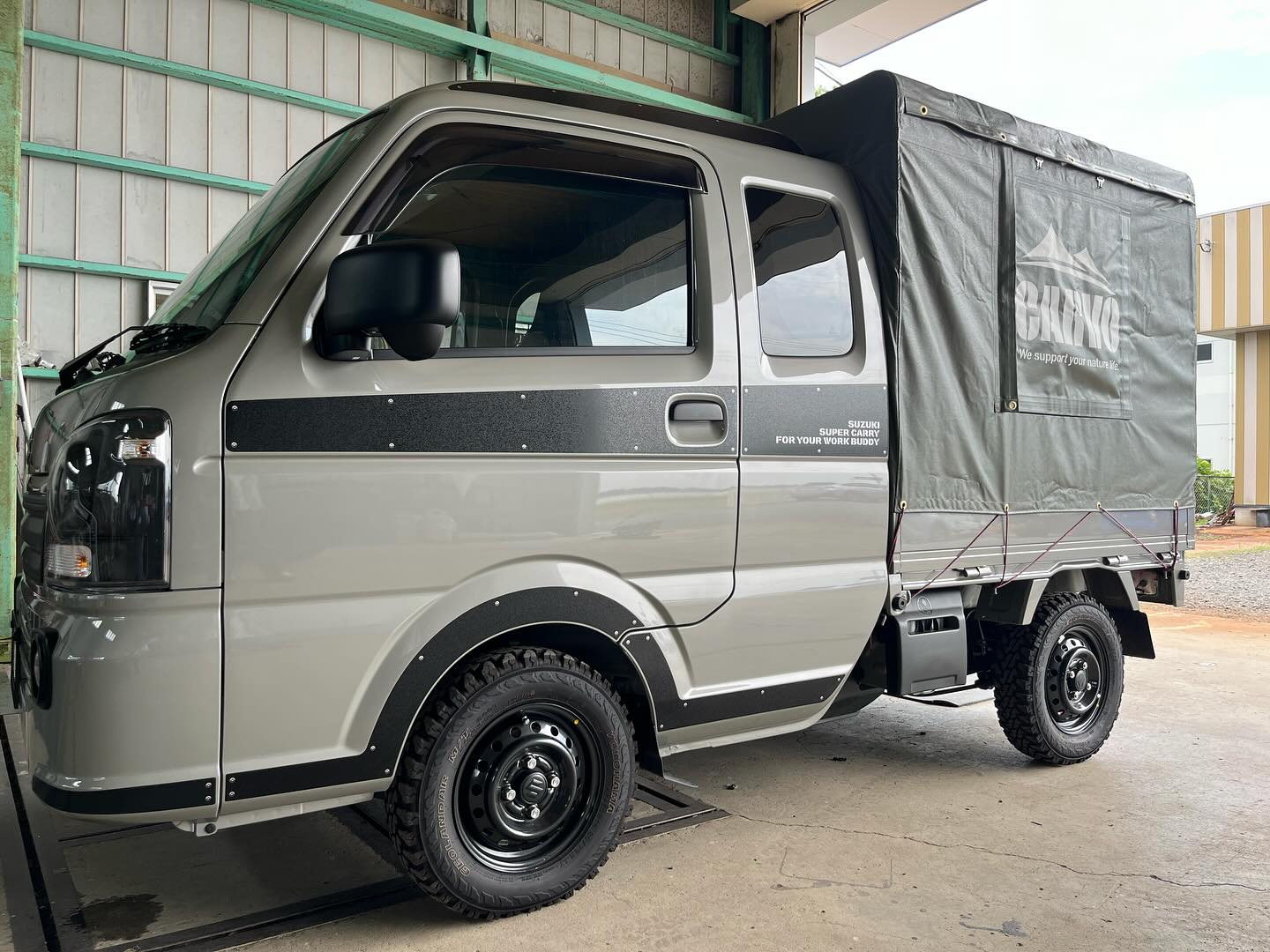 本日、福島よりお客様がスーパーキャリイ仕様CARVO-IN30を取付に来て 