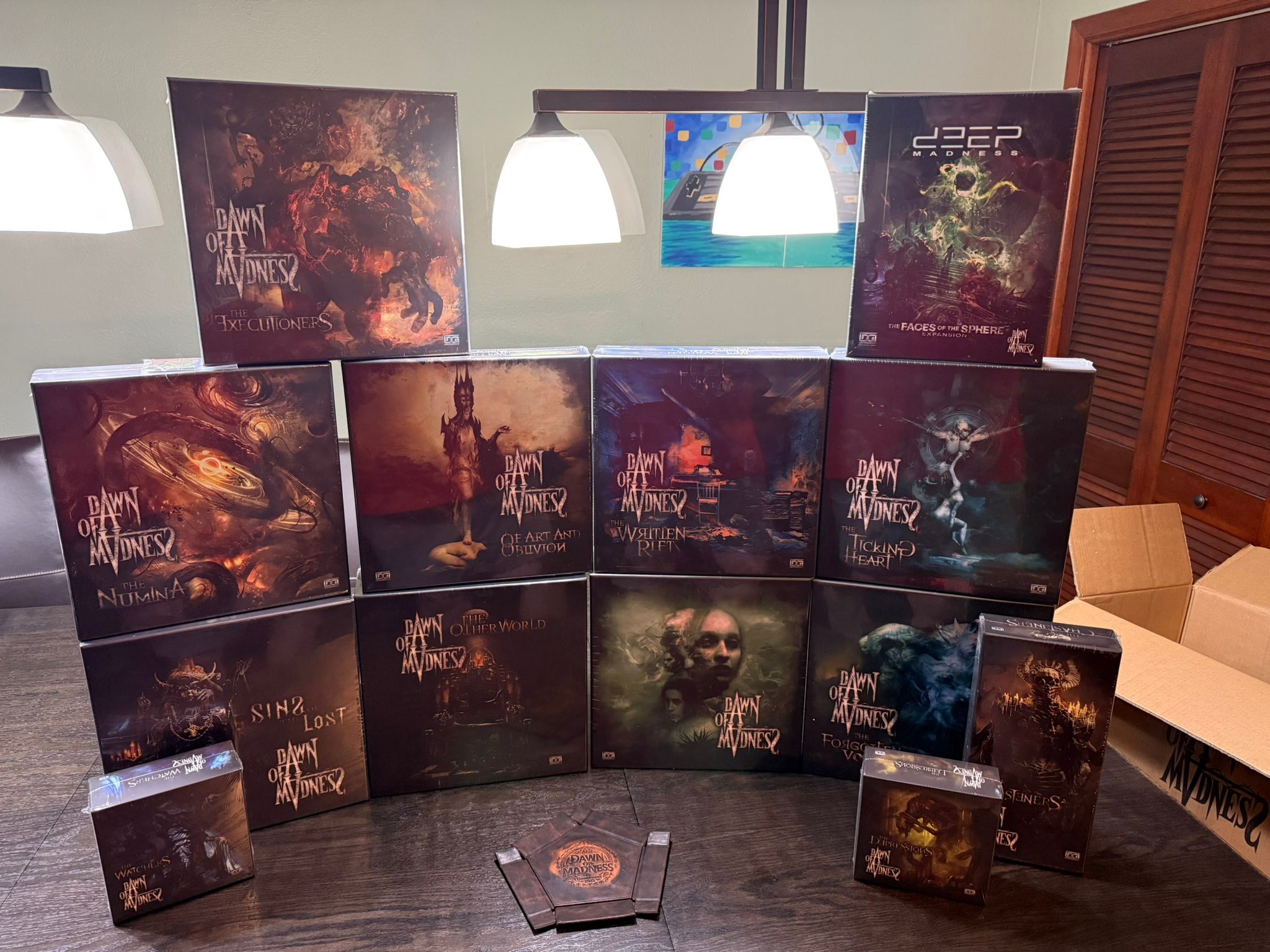 Unboxing Dawn of Madness survival horror board game