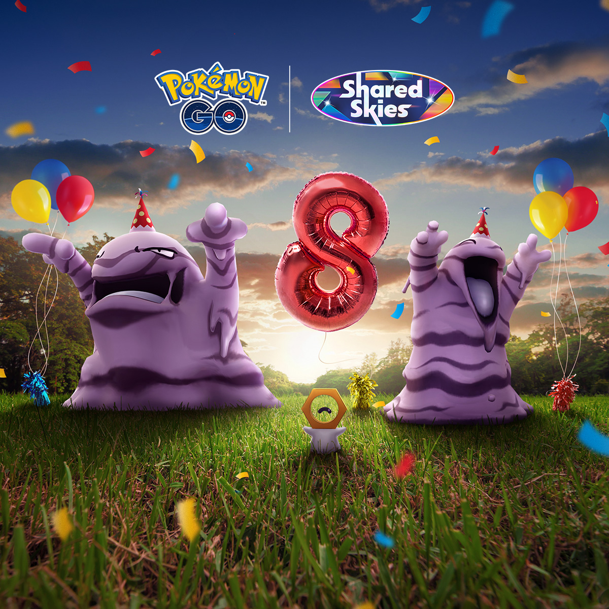 🎉 Pokémon GO 10th Anniversary Party! 🪙 Gimmighoul holding a 10th