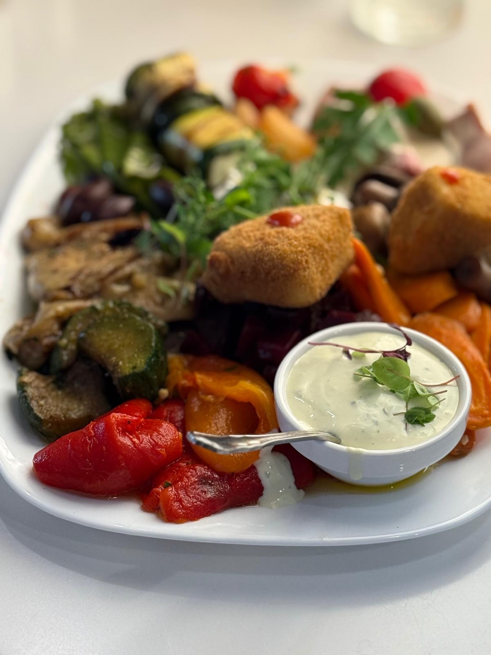 Du hast nur einen kleinen Hunger oder möchtest vorab eine Vorspeise? Dann probiere unbedingt unsere Vorspeisenteller. Bunt gestaltet. 😋😉😍 Auch als großes Vorspeisenbrett zum Teilen mit Freunden oder Familie. Guten Appetit. ❤️🤗 #