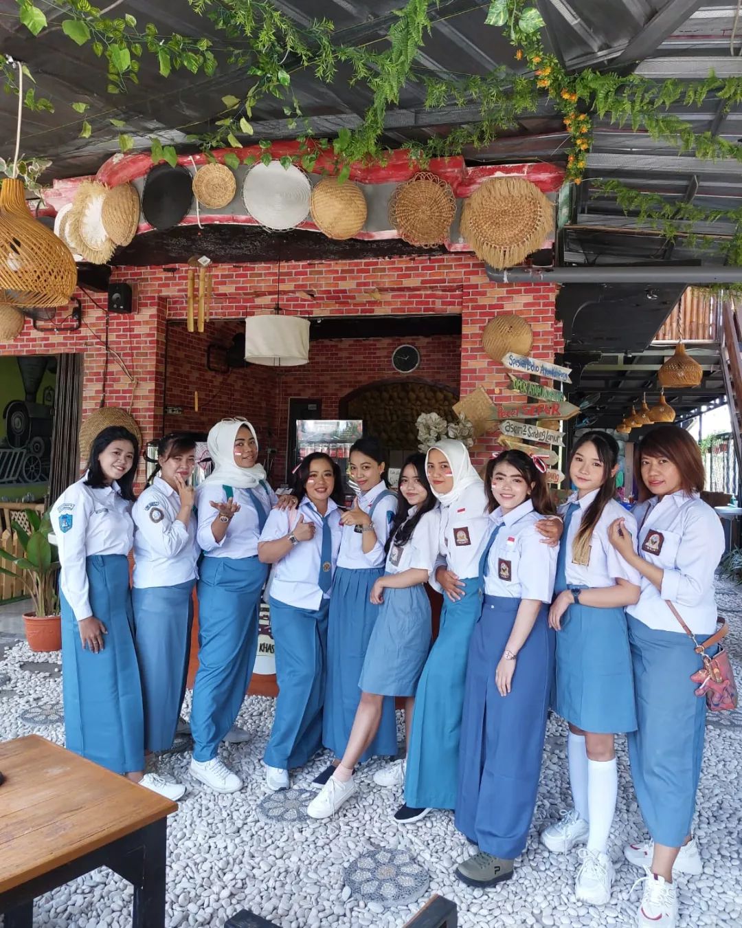 SMP SMA Wikwik