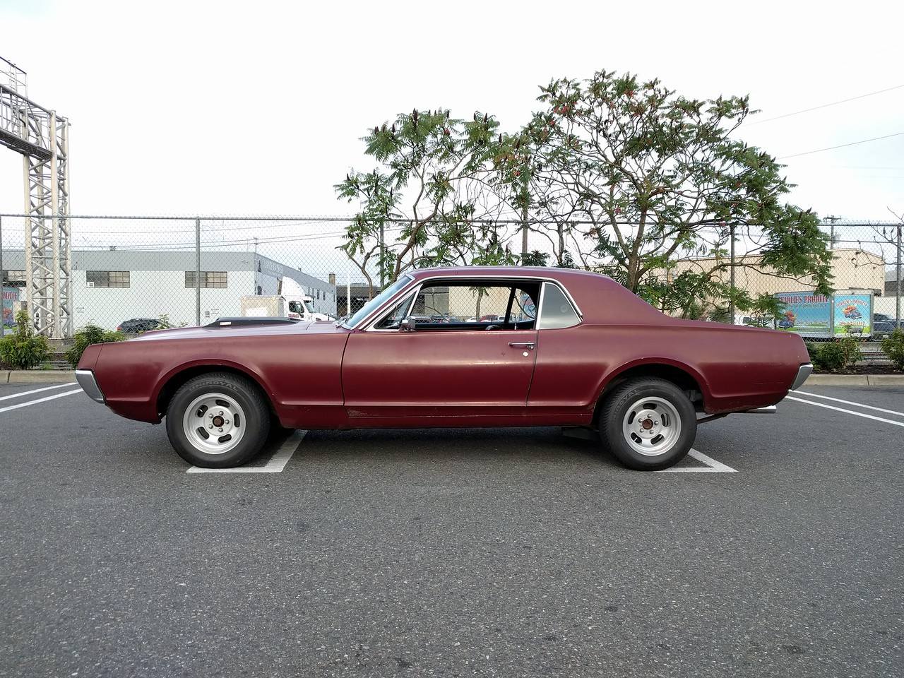 Hi! I am looking for my 1971 Cougar XR7 factory grabber blue . VIN