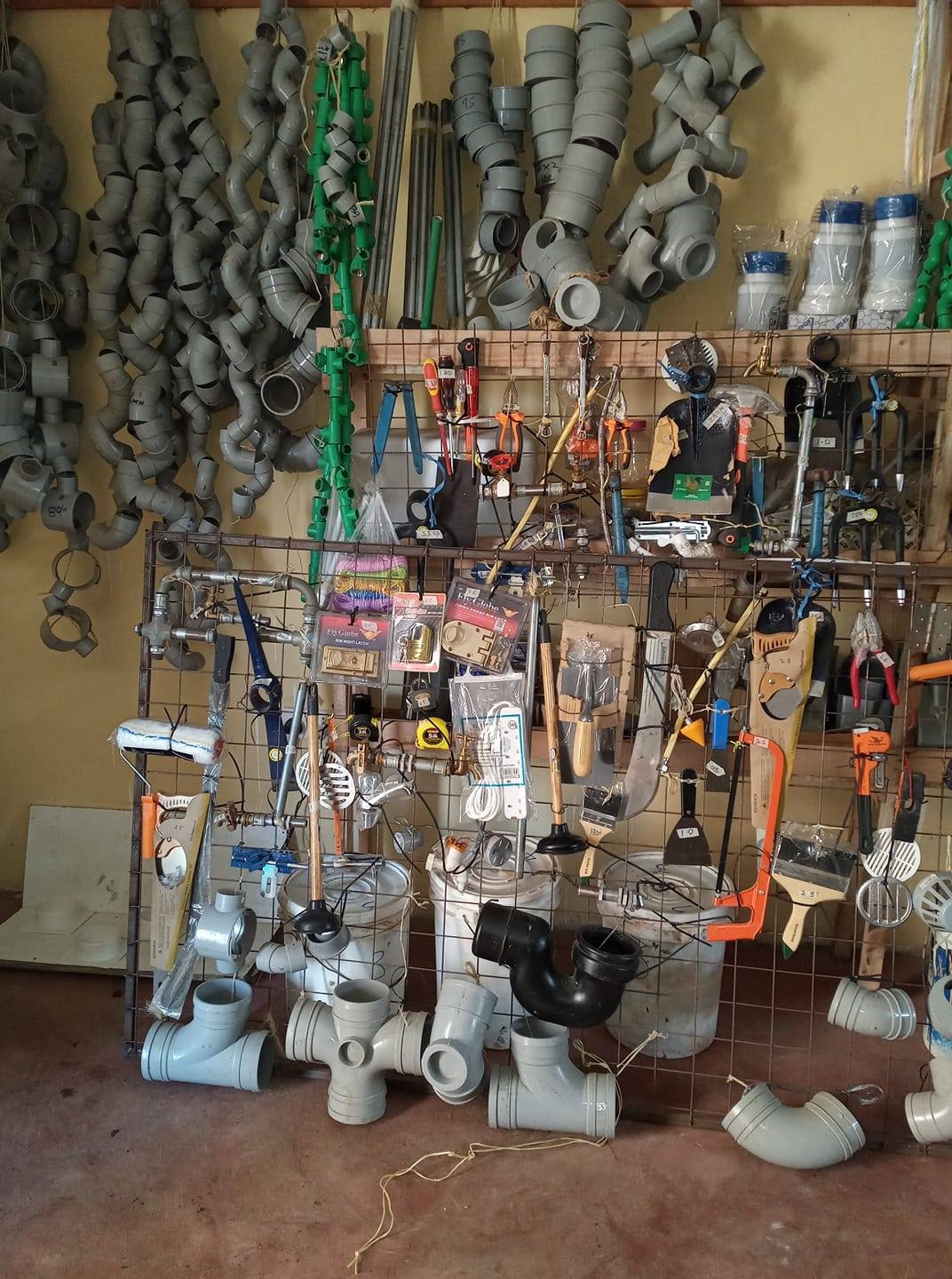 Base Hardware Mwihoko