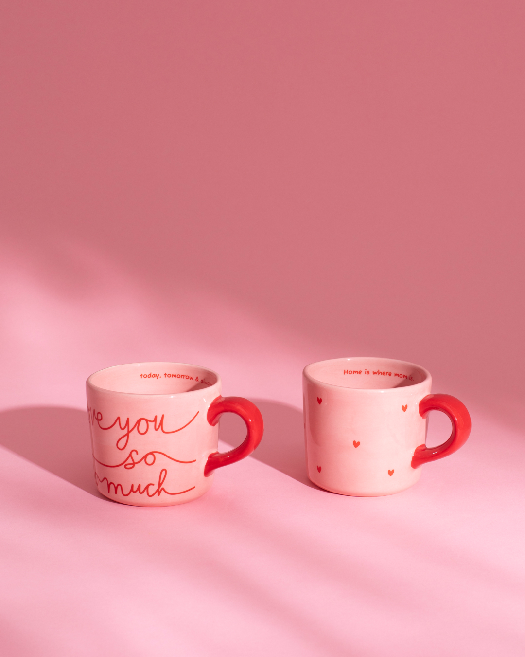 Bald ist Muttertag – Zeit, danke zu sagen 💌 Ab heute findet Ihr unsere exklusiven Muttertags-Produkte online und in unseren Stores. Entdeckt unsere Seia Tasse in neuen Farben sowie unsere Lira Tasse