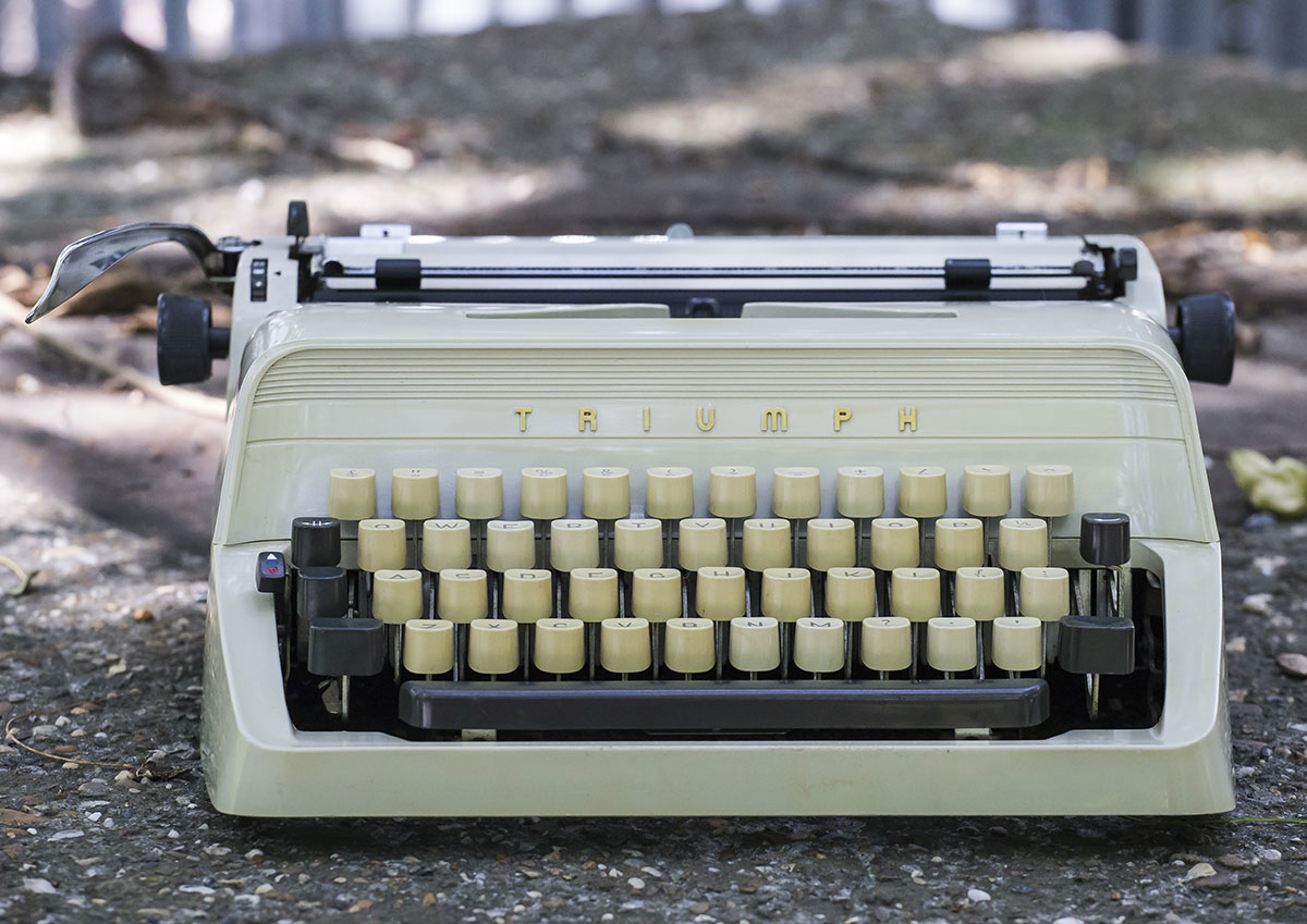 What is the history of the Triumph Gabriele 12 typewriter?
