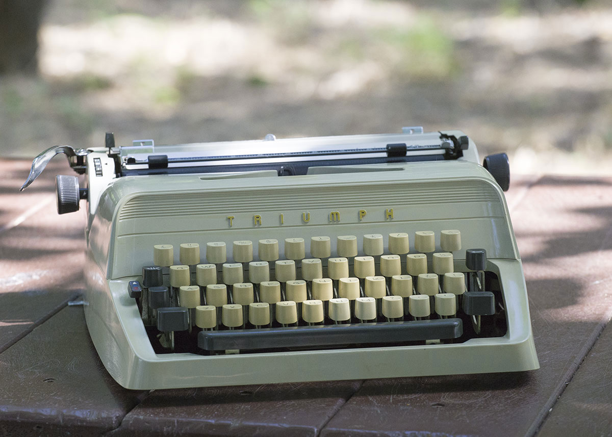 What is the history of the Triumph Gabriele 12 typewriter?