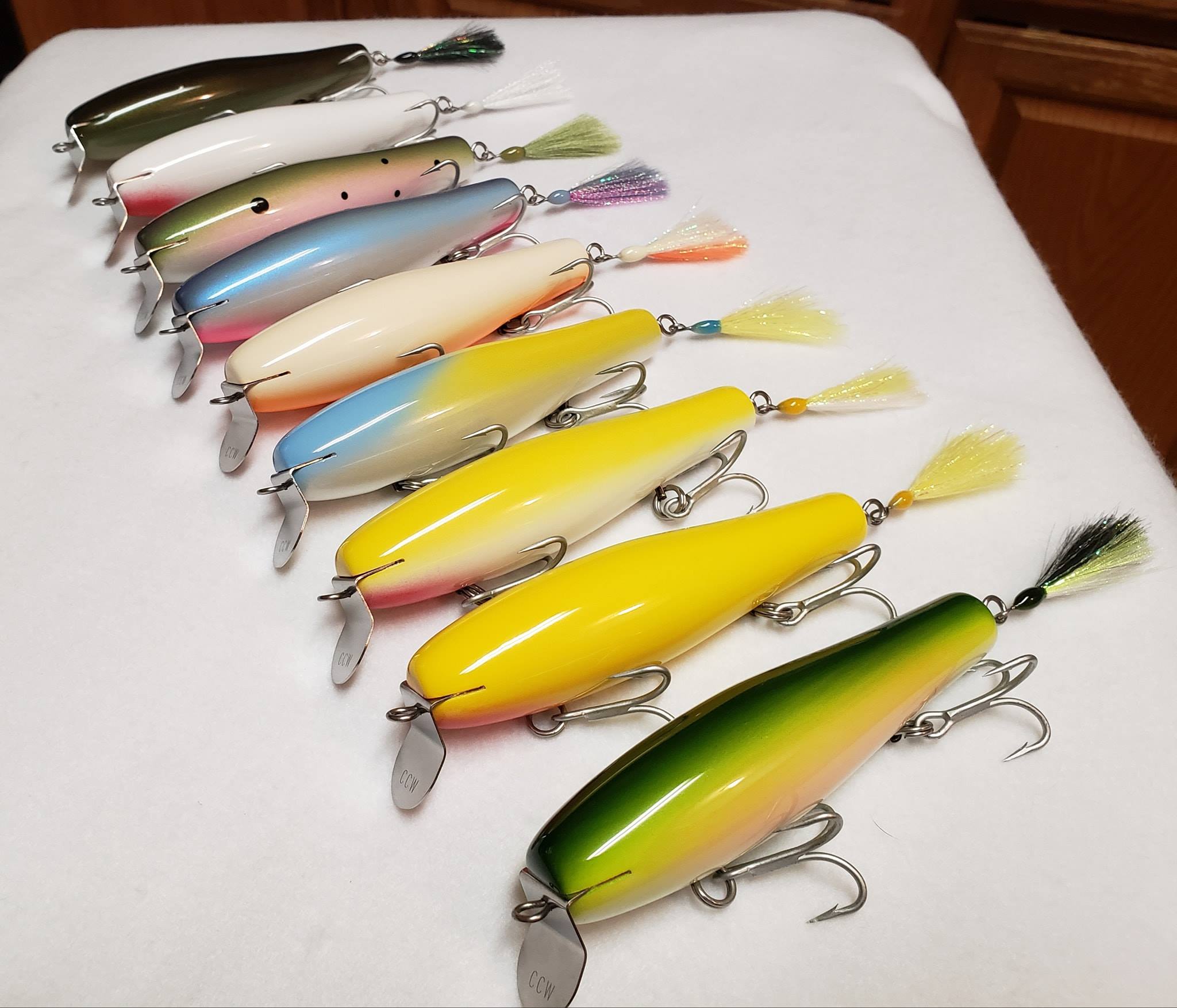 ccw fishing lures CC 6.5" Shake n Crank Black Out This Crankbait/Jerkbait features 6.5 inches of cedar wood body CC Lures 6.5" Shake n
