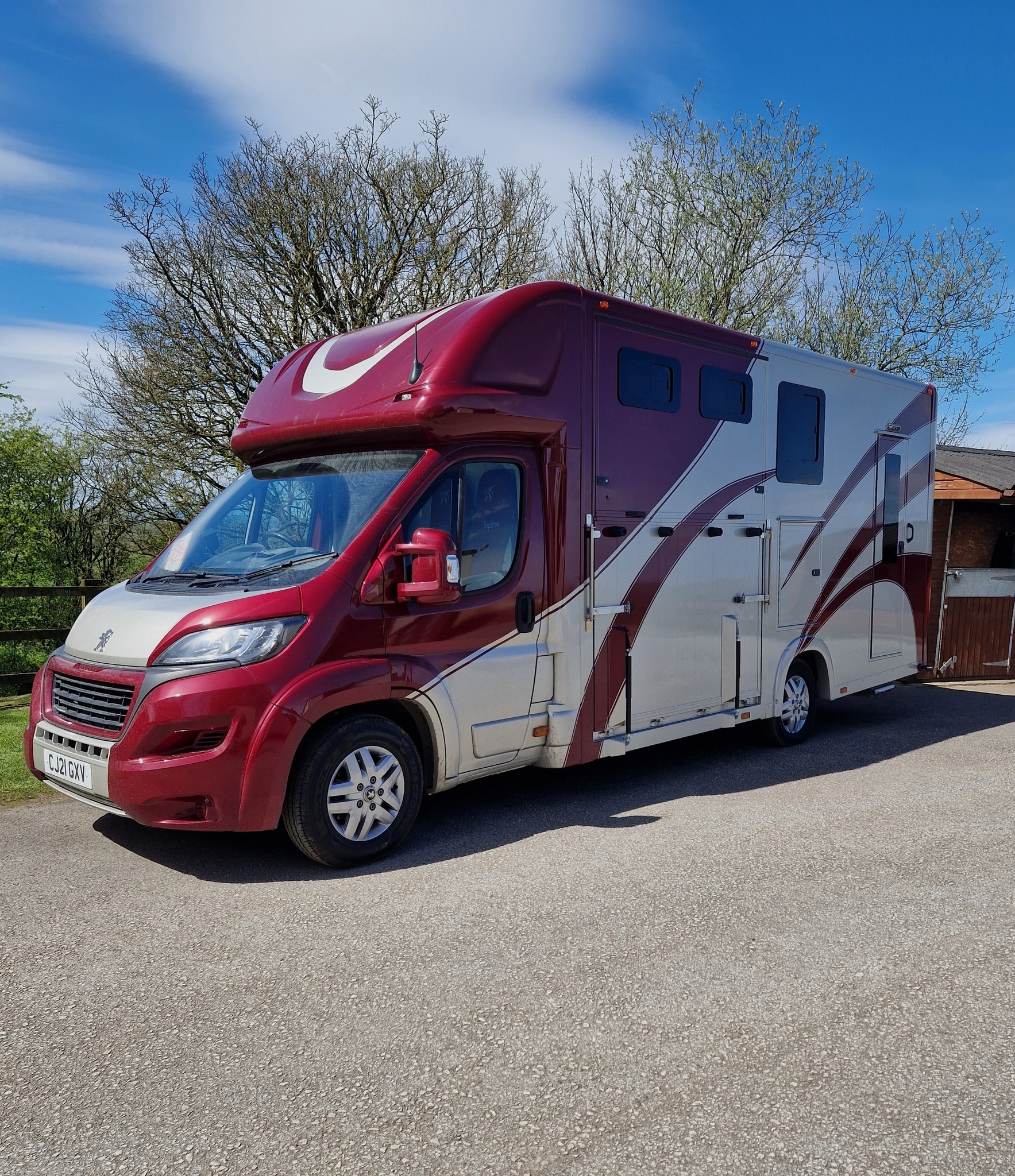 Stunning pre loved automatic 3.5 ton John Oates Horsebox for sale ...