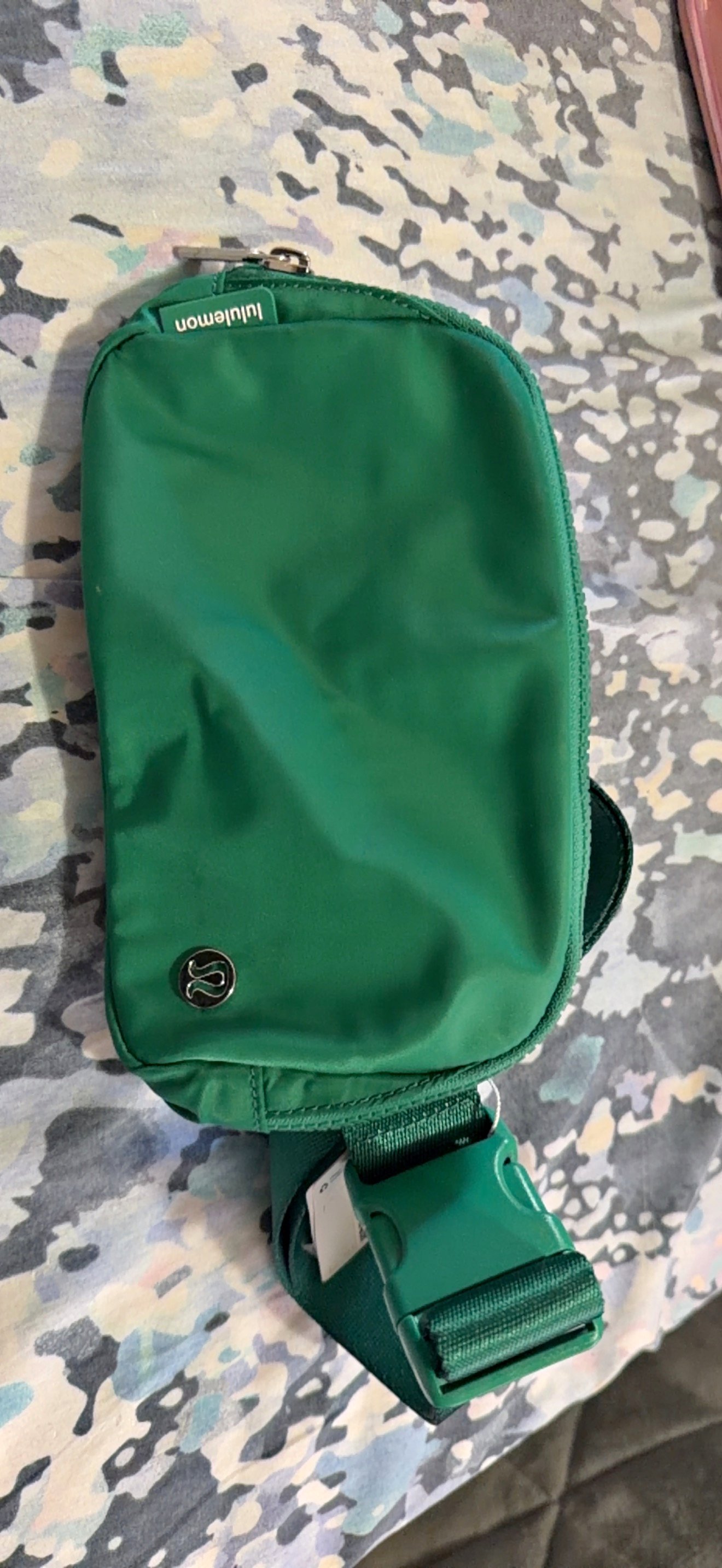 amazon sells mislabeled motorcycle helmet Bluetooth Modular with Dual Visors, DOT ApprovedBuilt-in Sun Shield, Removable Washable Liner for Adults Men Women, Casco Moto Hombre Mujer (C, L56~57CM) : Automotive army sword Brooks England - Pickwick Color:1983-Far Out Forage