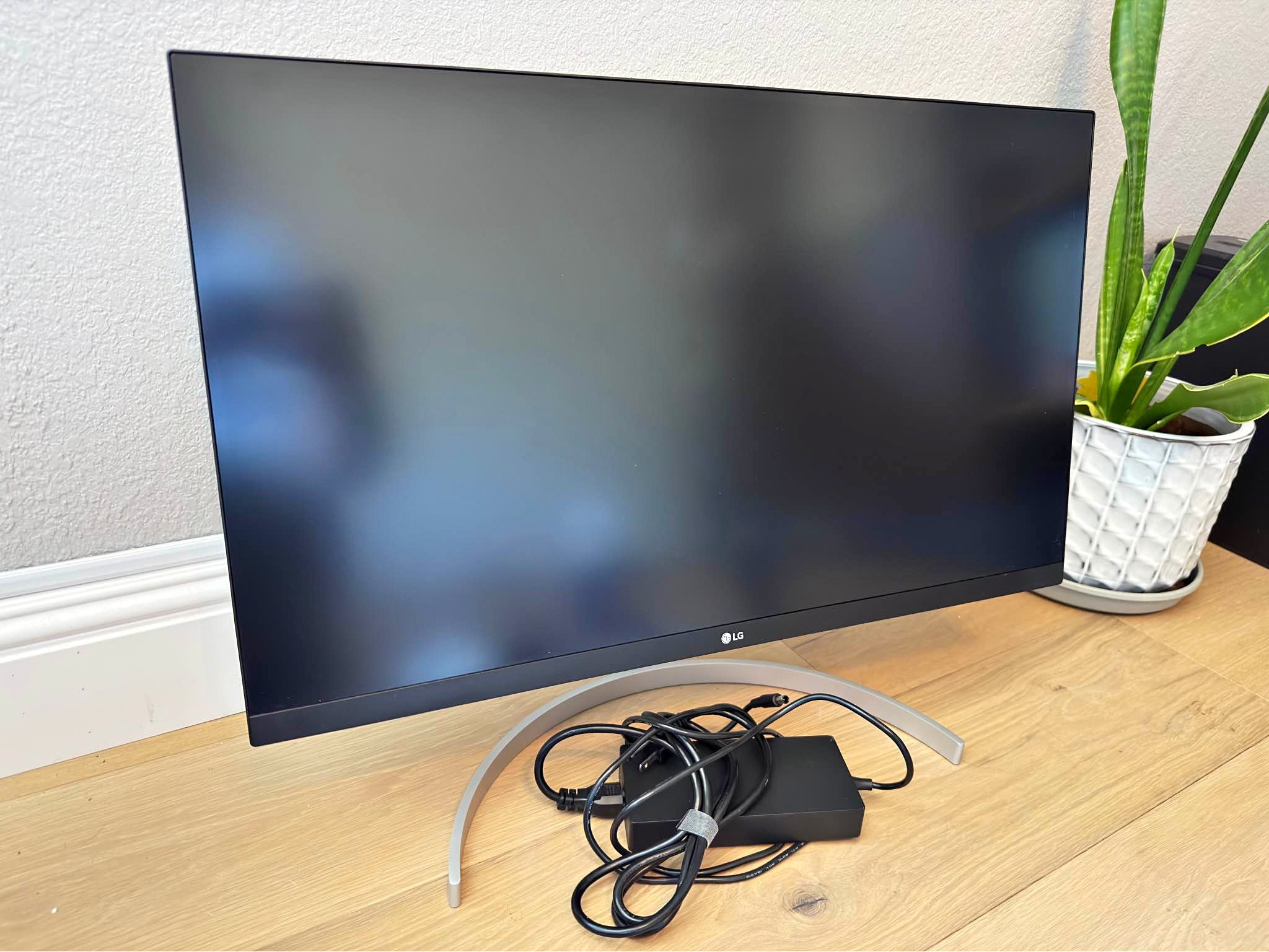 New and used Lg-27uk850-w-4k-monitor-27 for sale | Facebook 