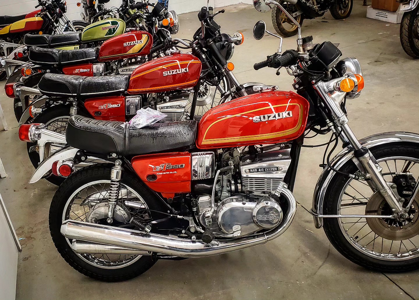 Pete's - Just a couple of Suzuki GTs #suzuki #gt380 #gt550