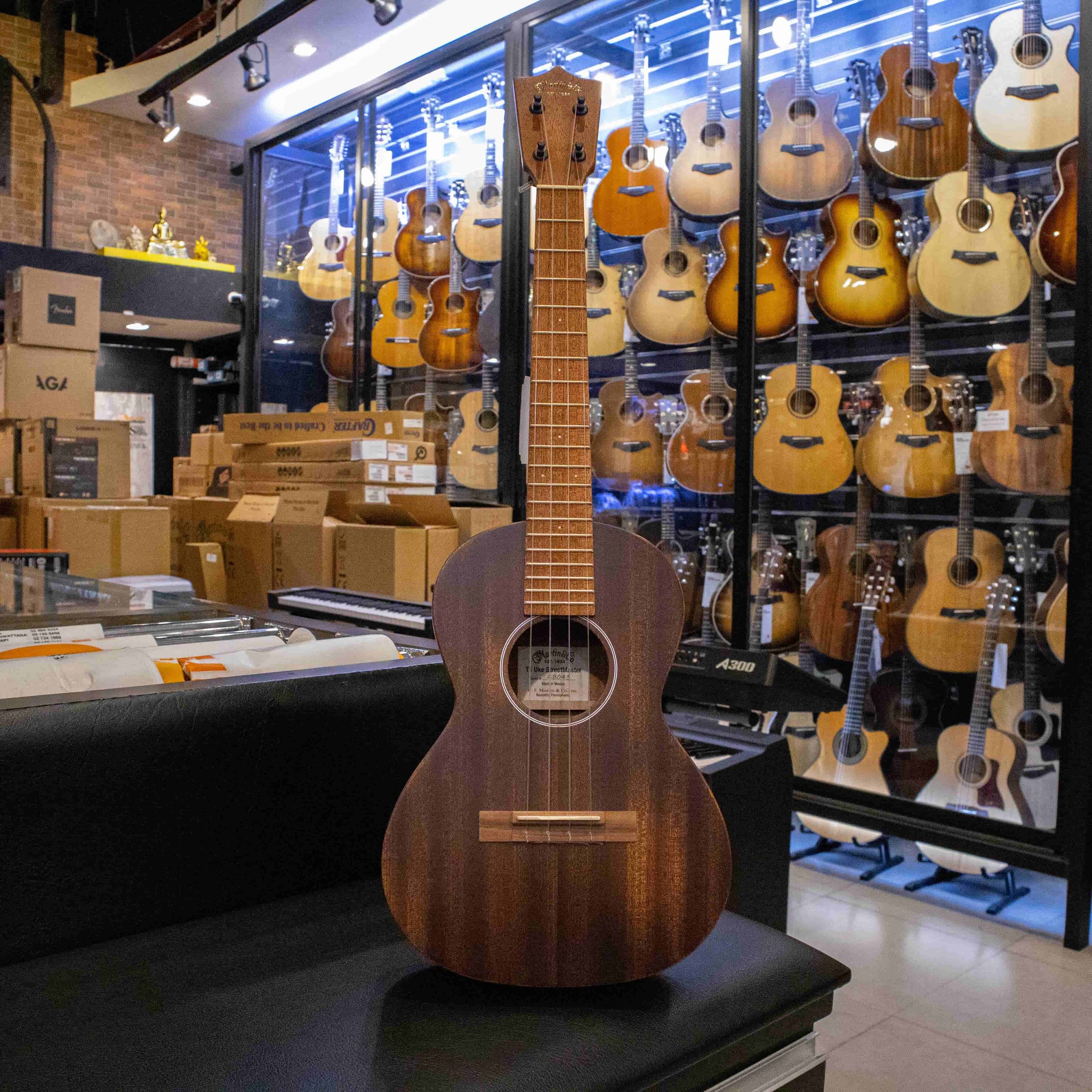 "อูคูเลเล่มาดเซอร์" MARTIN T1 TENOR UKE... - Music Collection