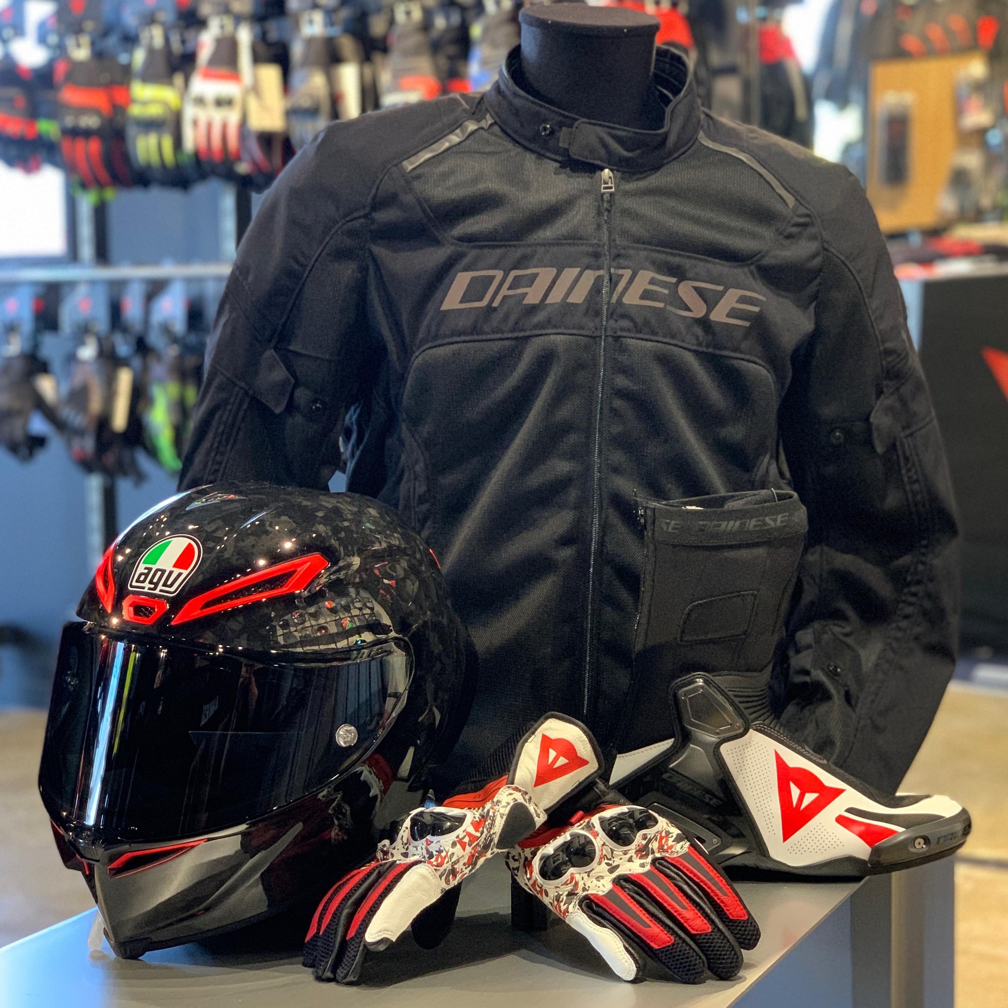 Dainese - AIR FRAME 3 TEX JACKET コーディネート その3 Blackカラー 
