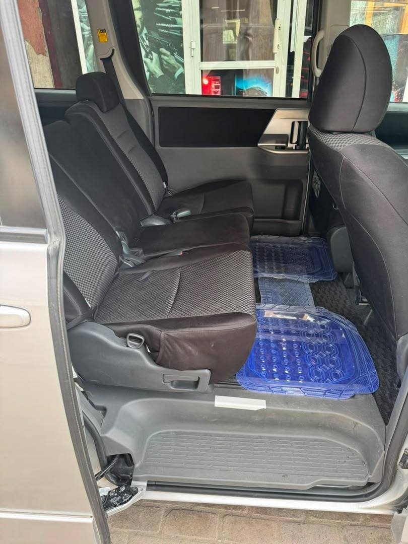 HONDA VEZZEL hybrid Reg# EJG Main Features • 2015 Model • 1490
