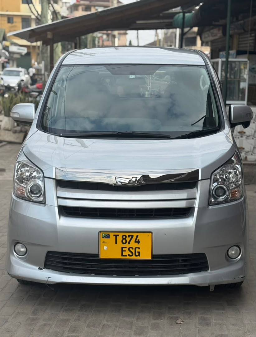 アン HONDA VEZZEL hybrid Reg# EJG Main Features • 2015 Model • 1490