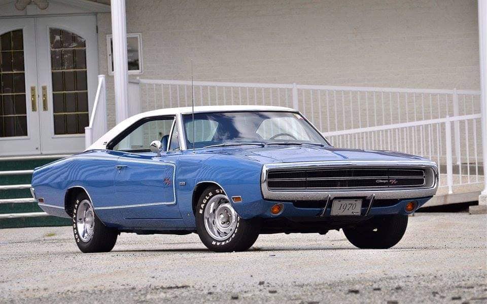 1970 Hemi R/T SE Charger in bright blue metallic