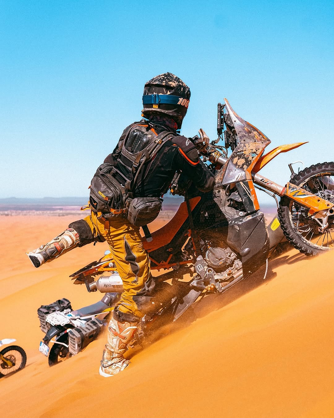 Desert duo on the loose! @alexislecarb and his trusty sidekick