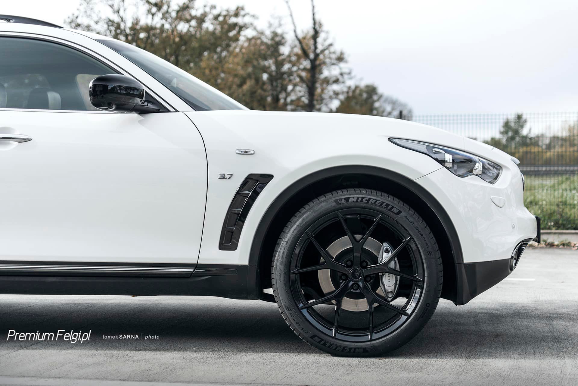 What is the most aggressive wheel offset for Infiniti FX/QX 