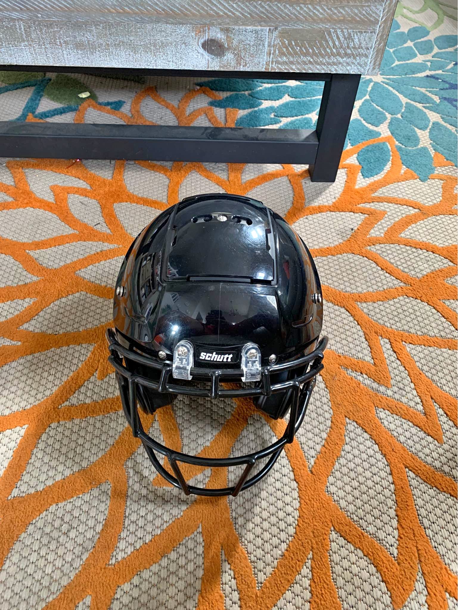 f7 helmet used Schutt VTD Collegiate Football - Size Medium TPU cushioning Schutt F7 2.0 Collegiate Football