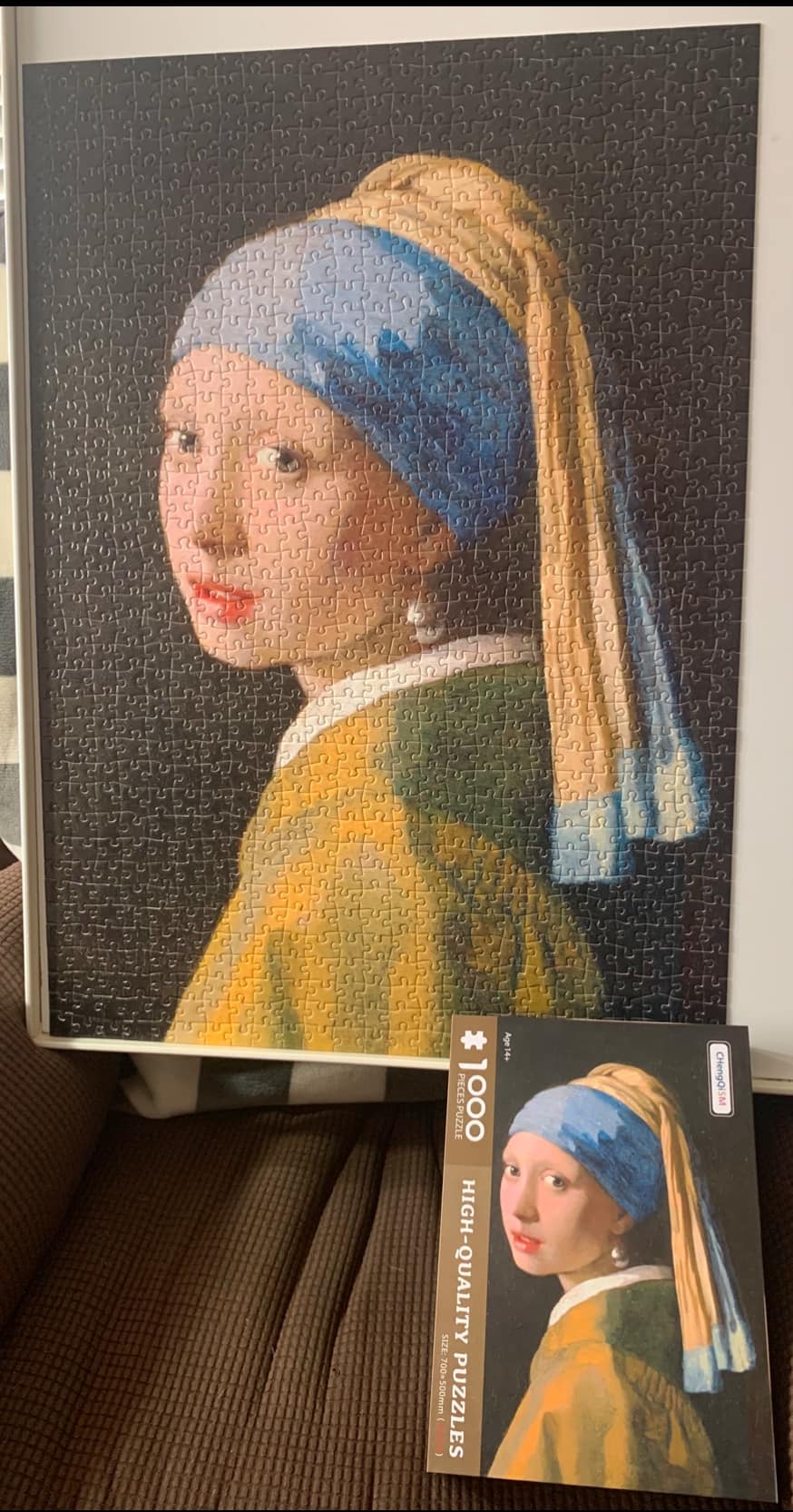 Puzzle Clementoni 1000 Pièces – Museum Girl With Pearl Earring – 70x50 Cm – Fini Mat – Fabrication Italienne – Matériaux Recyclés – Compact Box
