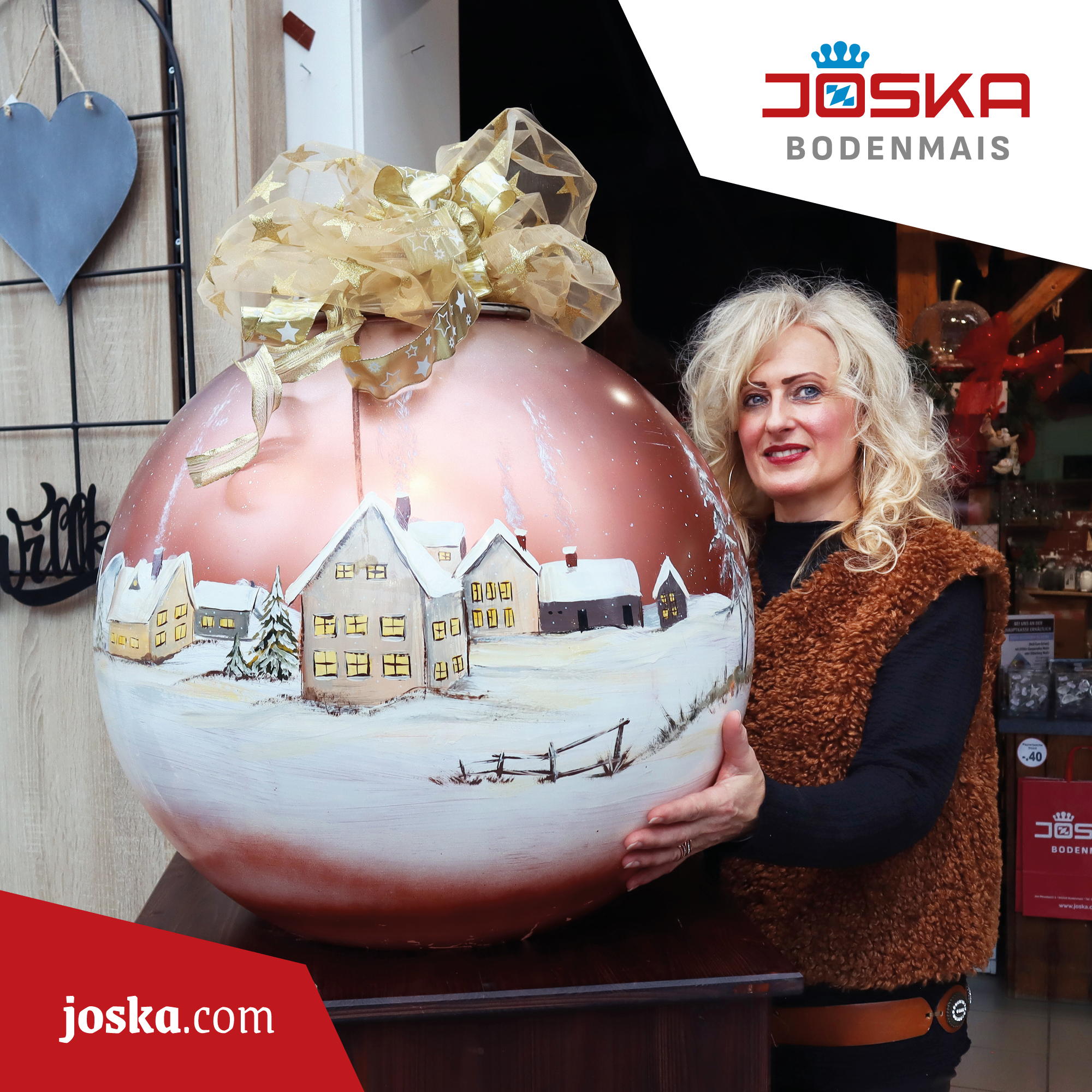 Weihnachtsstimmung in XXL: Die größte, mundgeblasene Christbaumkugel ist im JOSKA Glasparadies Bodenmais zu sehen. Viele tausend Christbaumkugeln entstehen jedes Jahr im JOSKA Glasparadies. Eine Christbaumkugel aber ist einzigartig auf der Welt: Unsere