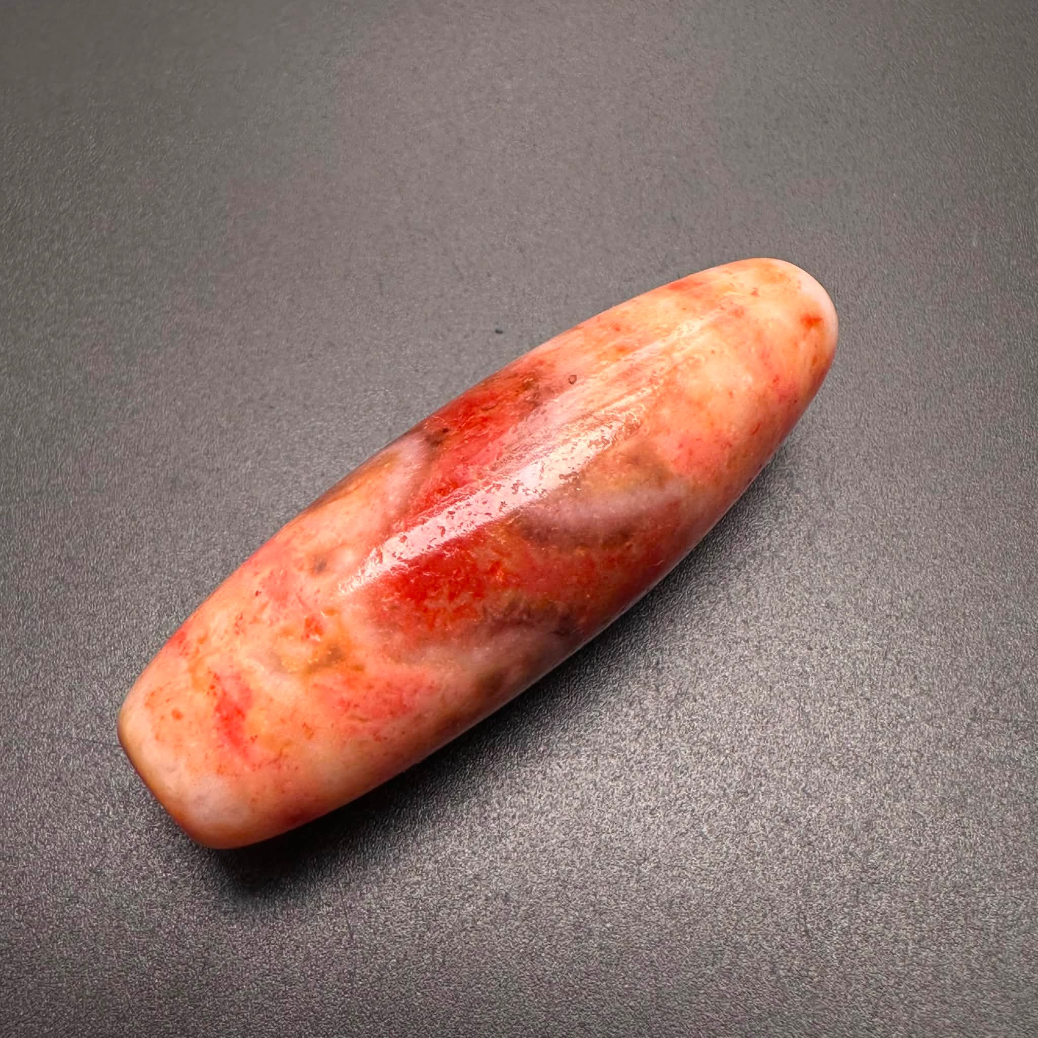 藏传精品至纯高油润=唐三彩朱砂虎牙天珠,尺寸:40.3x13.2 全球可发