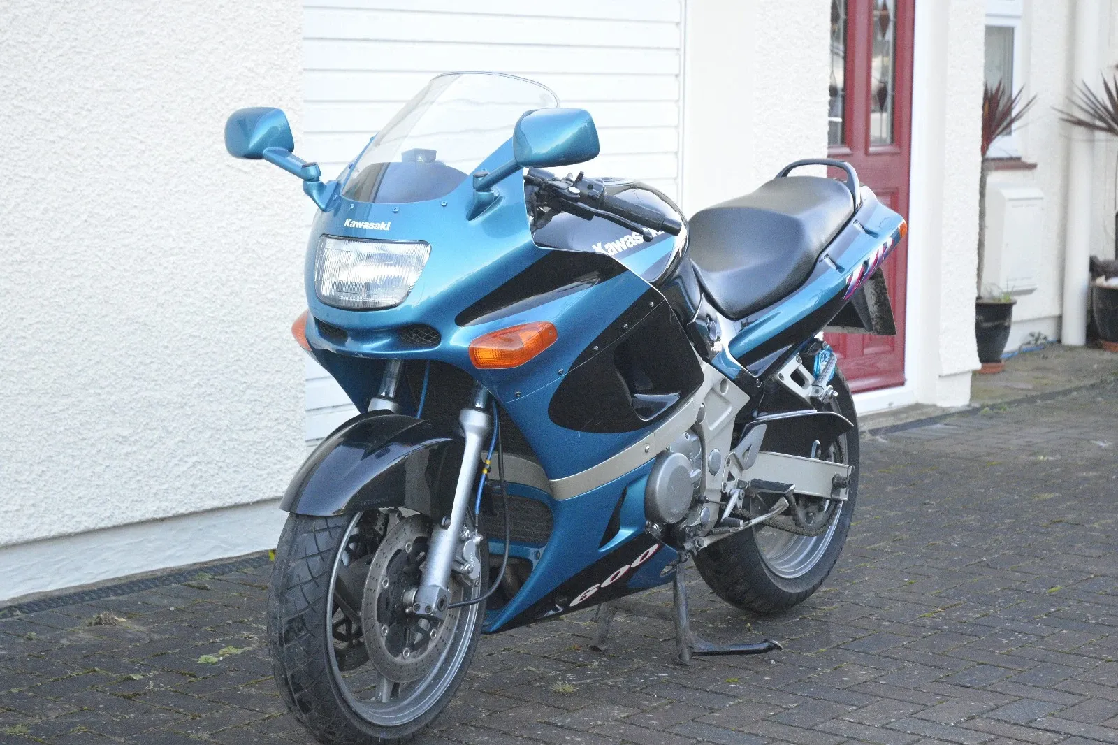 Look at this 1993 Kawasaki ZZR600 E1 with just 27k miles, in very