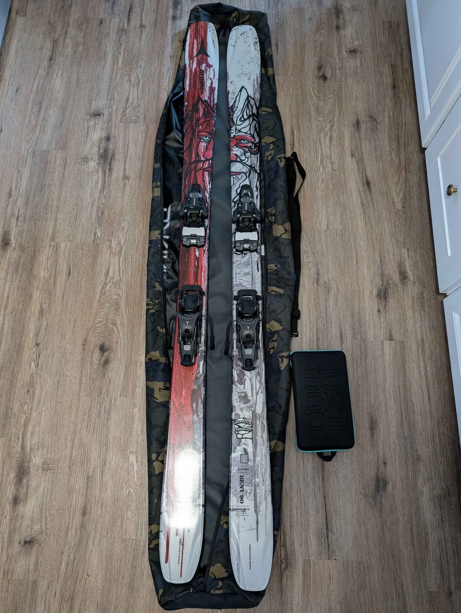 Offering my new unused ski set up I got at the end of last season 